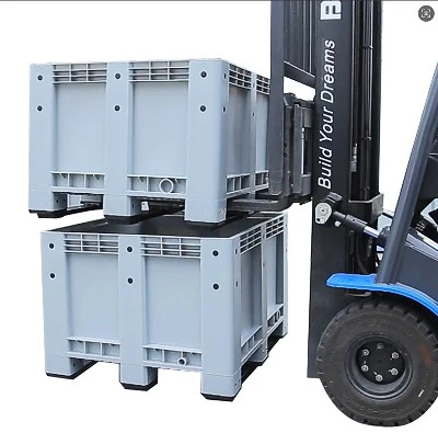 Stackable rigid-walled plastic pallet containers Stackable rigid-walled plastic pallet containers